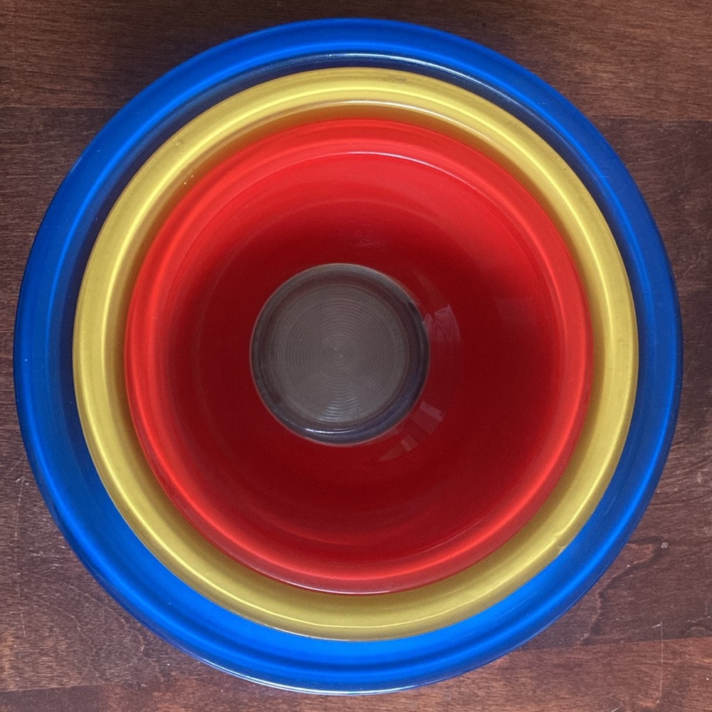 ❌s o l d (locally). vintage Pyrex mixing bowl set